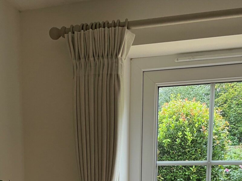 Hallis Hudson 35mm Honister Pole - Cafe Latte
